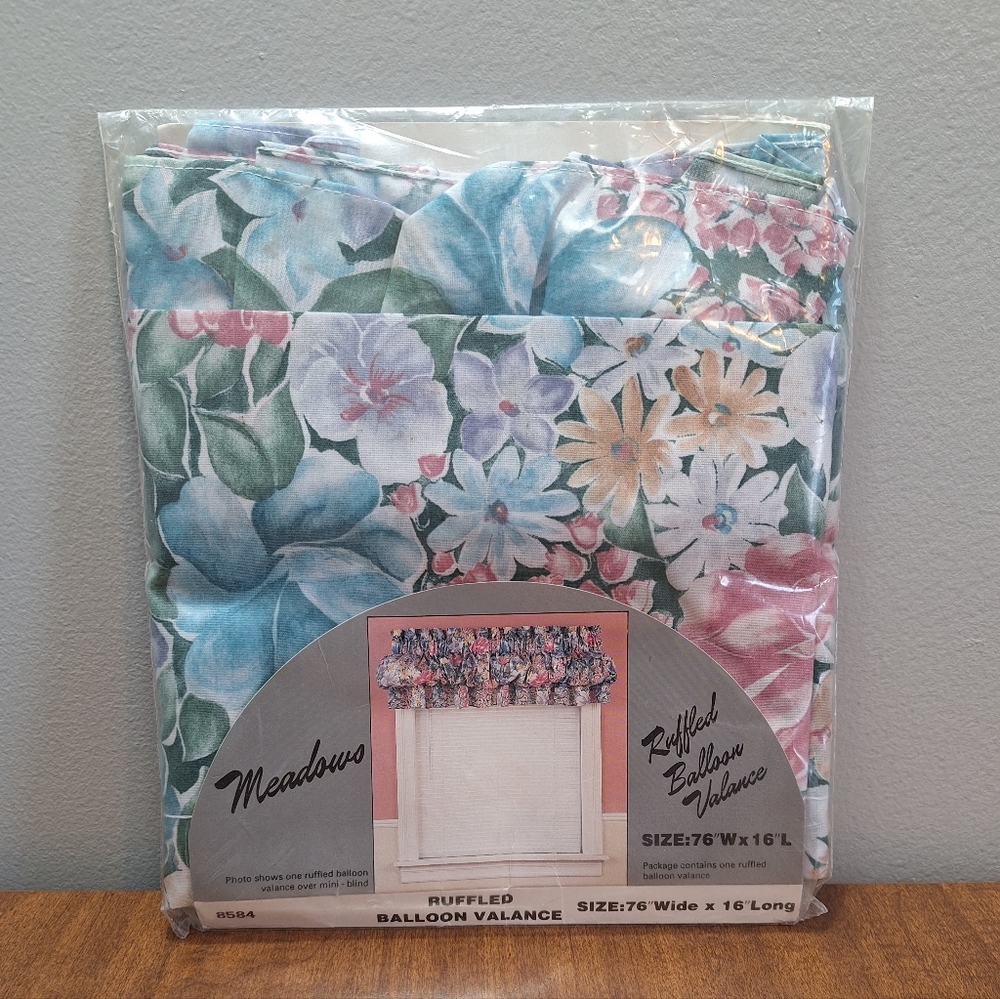 NOS Vtg Meadows Floral Ruffle Balloon Valance Window Treatment 76 X 16 In Sealed